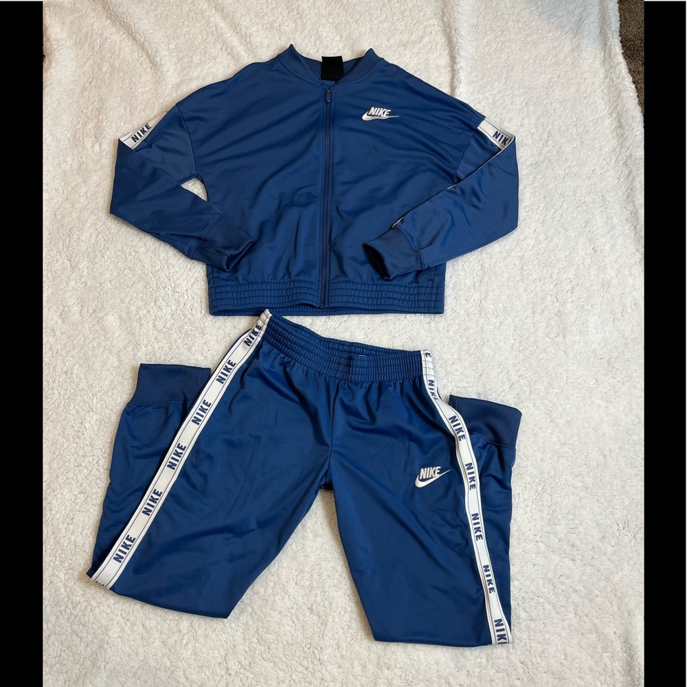 Nike jacket and pants set